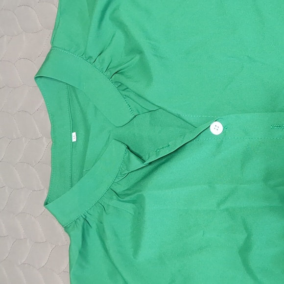 Green button up blouse - Picture 5 of 10